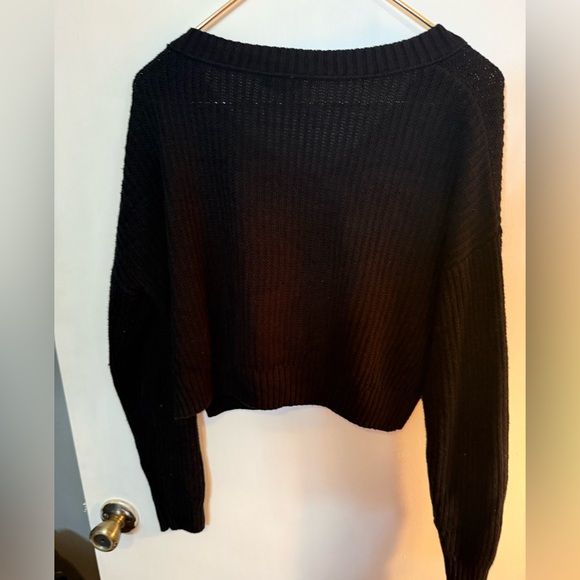 Wild Fable Black V-Neck Cropped Sweater - Picture 3 of 3